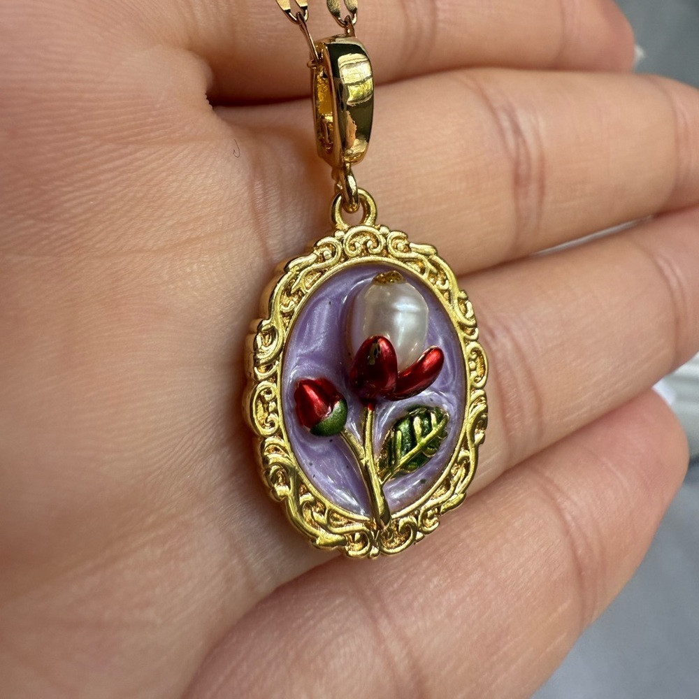 New!!! Canva Vintage plates stainless steel Gold and Red Floral Pendant Necklace - Picture 4 of 6